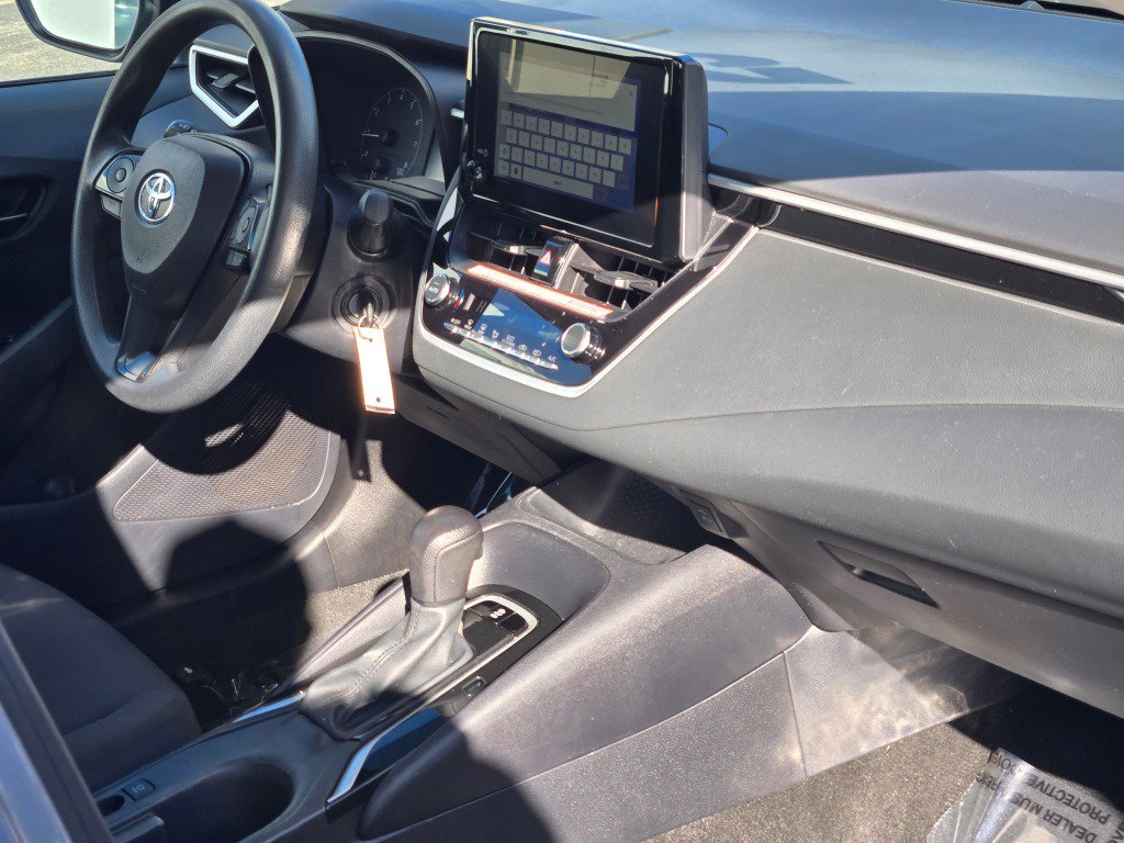 Used 2025 Toyota Corolla LE FWD image 7