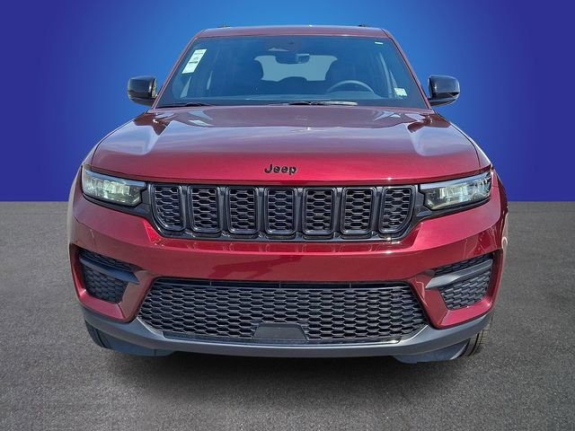 Used 2025 Jeep Grand Cherokee Altitude AWD/4WD image 2