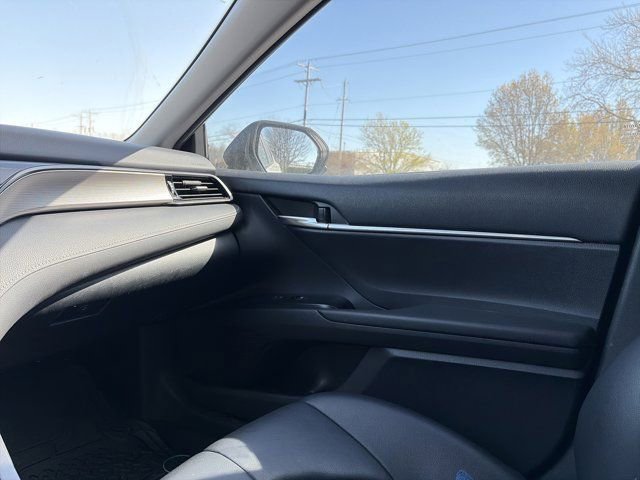 Used 2020 Toyota Camry SE image 19