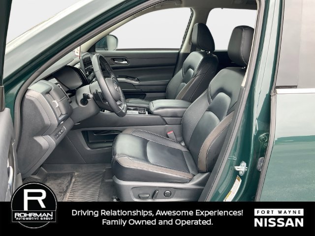 Used 2024 Nissan Pathfinder SL AWD/4WD image 13
