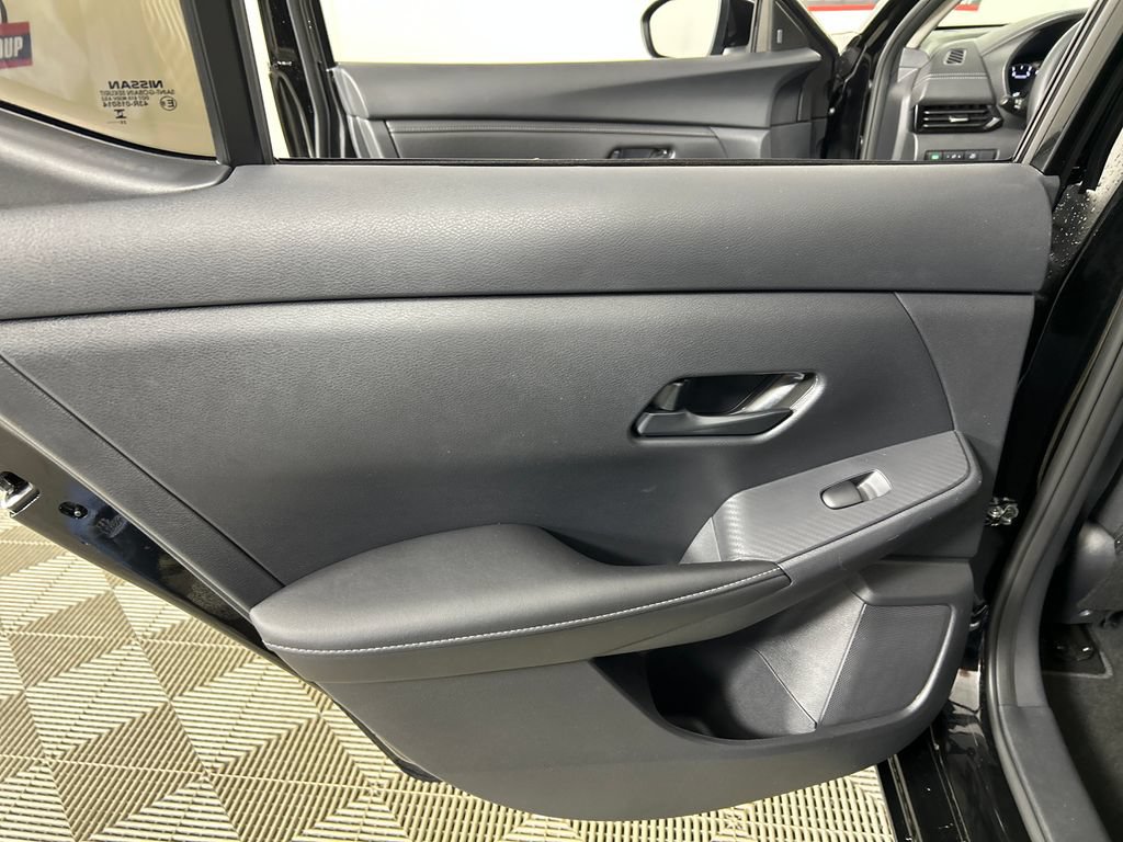 Used 2025 Nissan Sentra SV FWD image 16