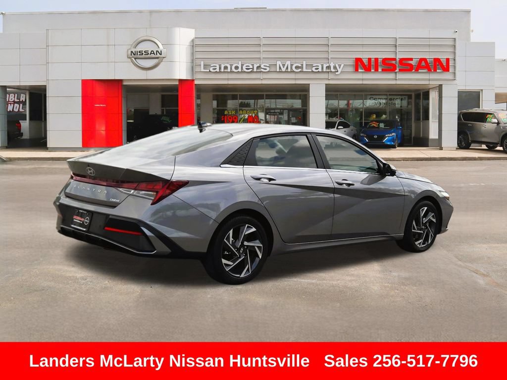 Used 2024 Hyundai Elantra Limited FWD image 3