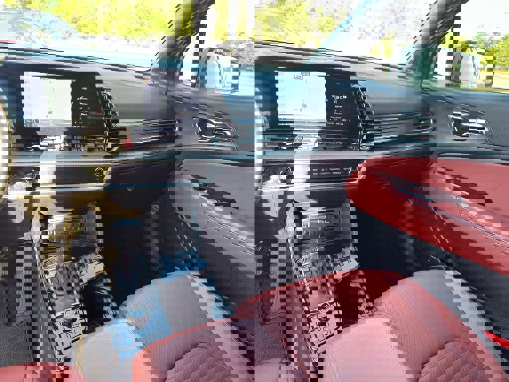 Used 2025 Kia Sportage SX image 24