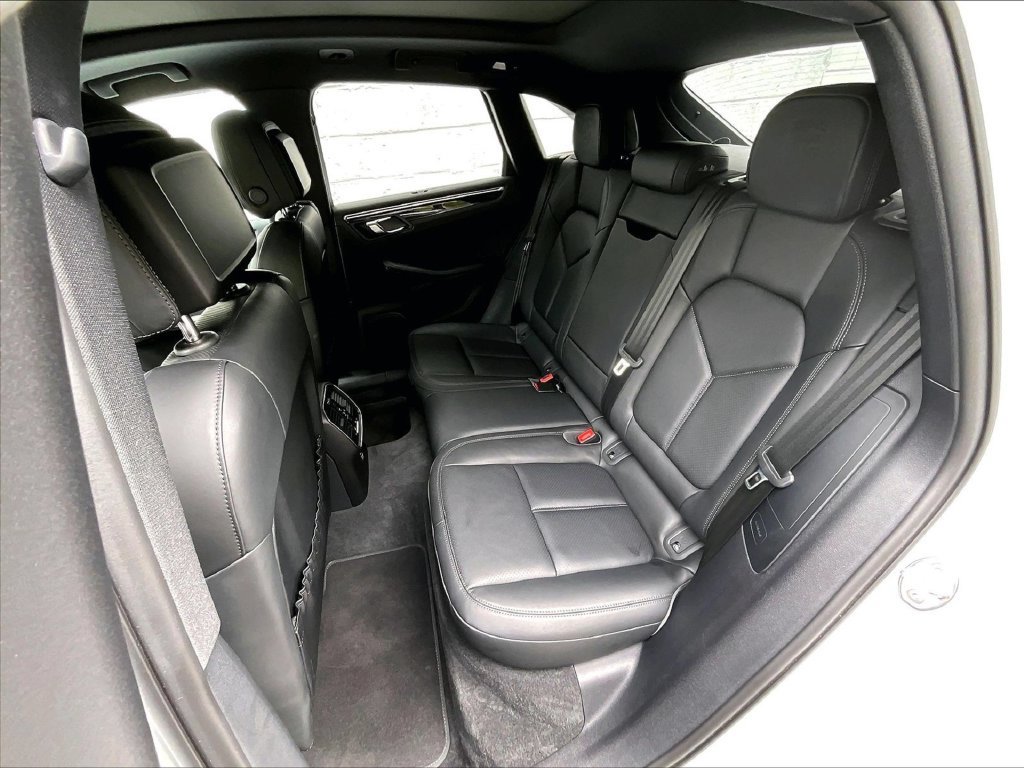 Certified 2023 Porsche Macan S AWD/4WD image 21