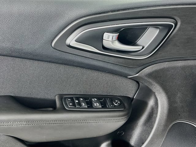 Used 2016 Chrysler 200 Limited FWD image 20