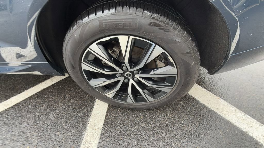 Certified 2025 Volvo XC60 B5 Plus w/ Climate Package image 31