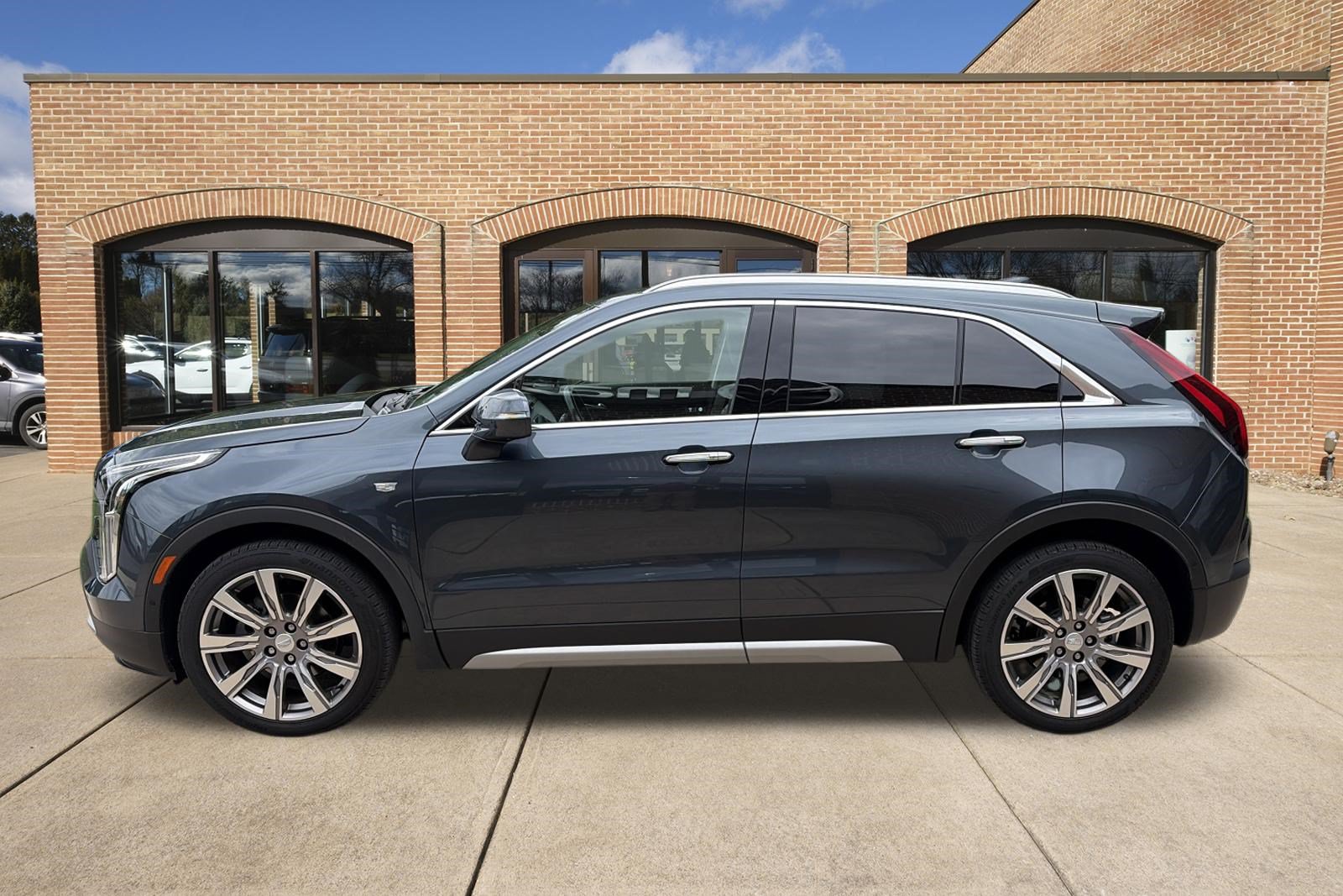 Used 2019 Cadillac XT4 Premium Luxury w/ Enhanced Visibility Package AWD/4WD image 7