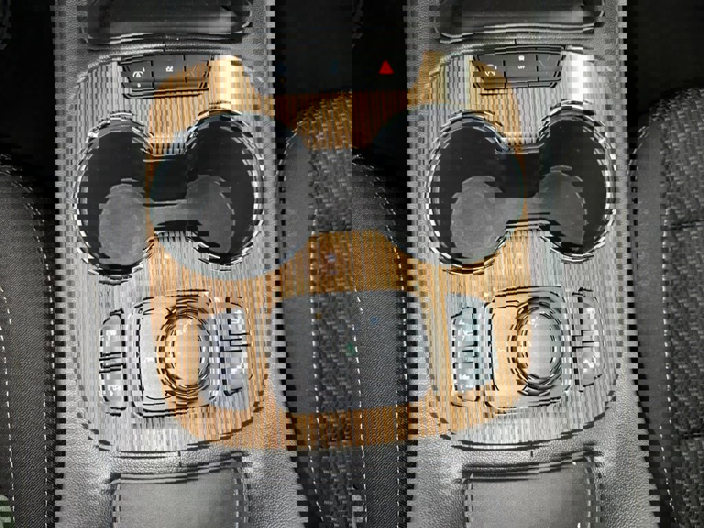 Certified 2023 GMC Acadia SLE w/ Driver Convenience Package image 14