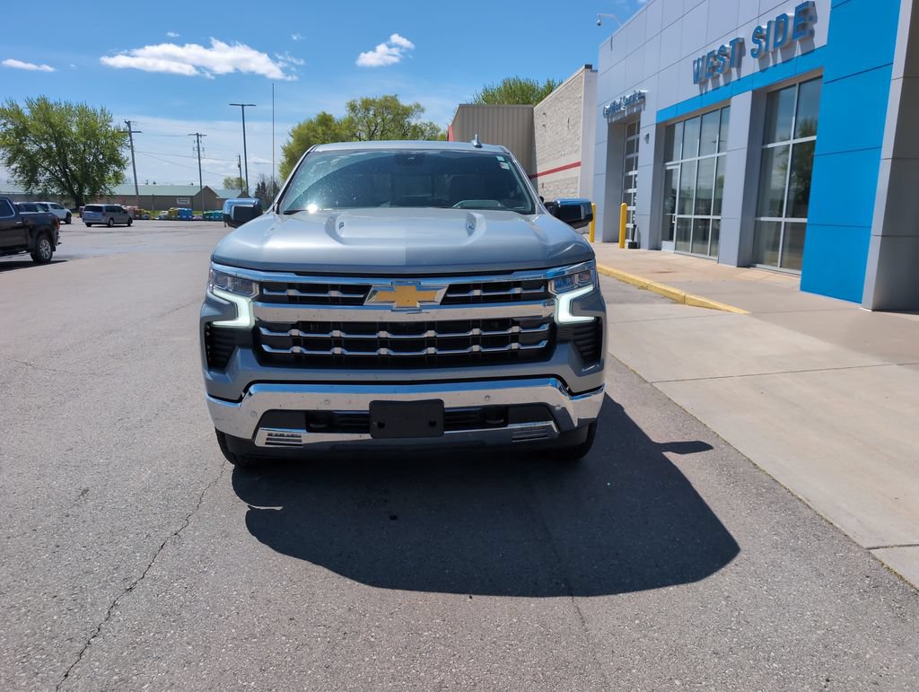 Used 2025 Chevrolet Silverado 1500 LTZ w/ LTZ Convenience Package II AWD/4WD image 3