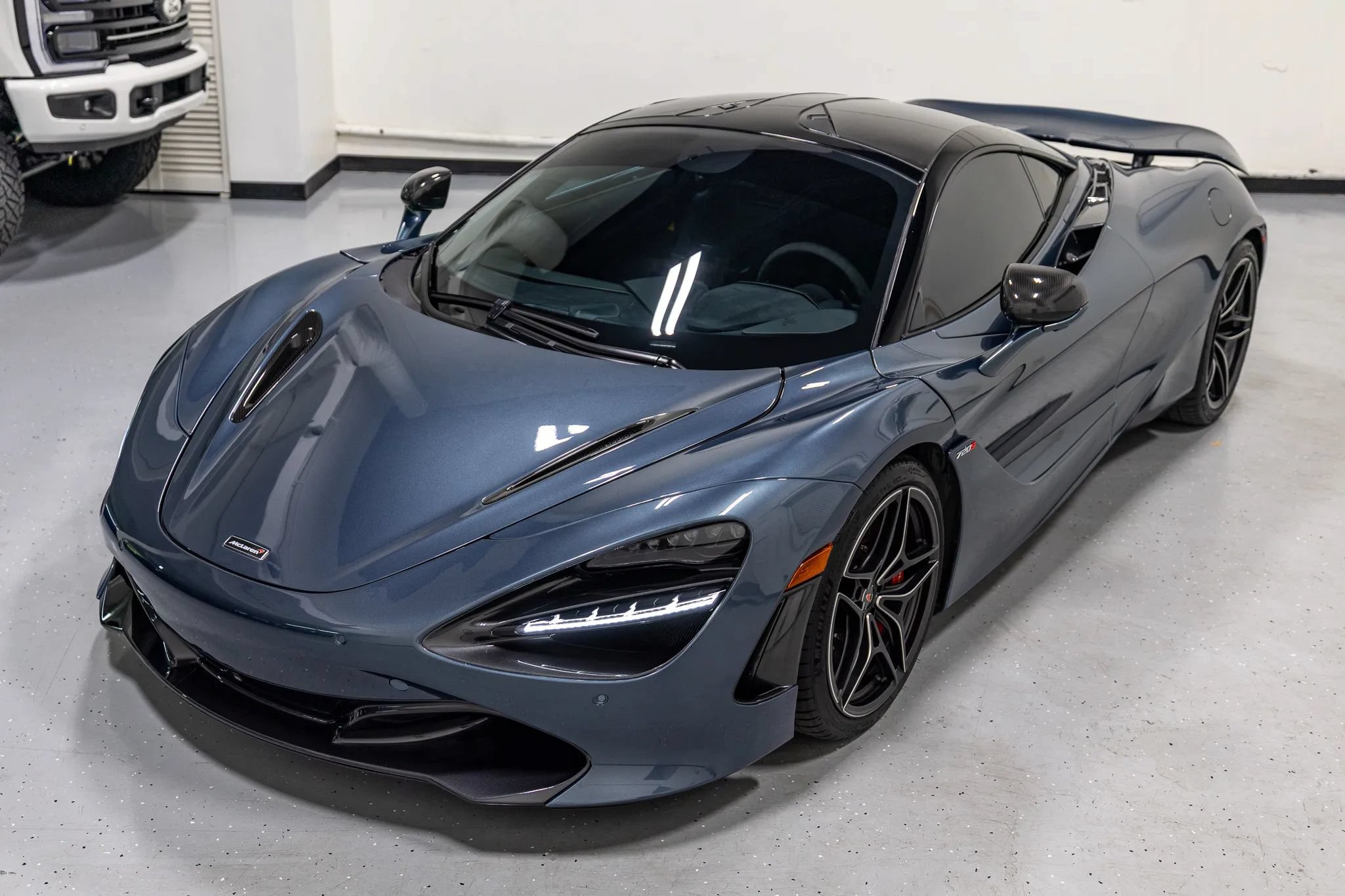 Used 2018 McLaren 720S Performance RWD image 9
