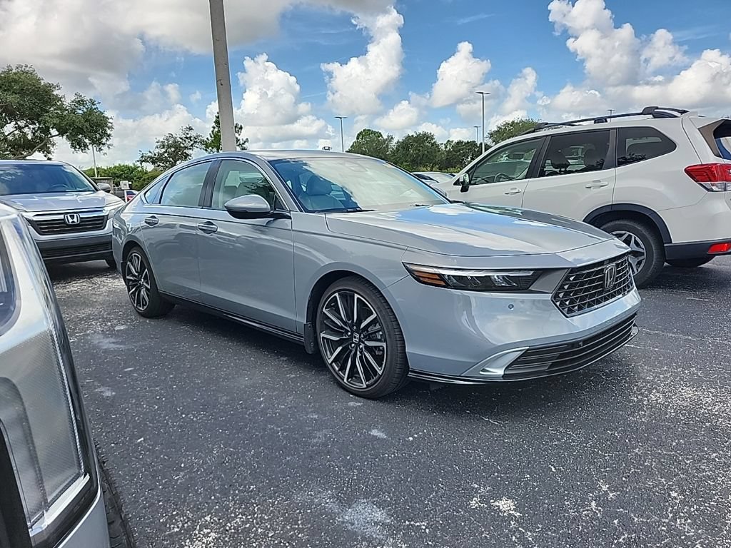 Used 2025 Honda Accord Touring image 3