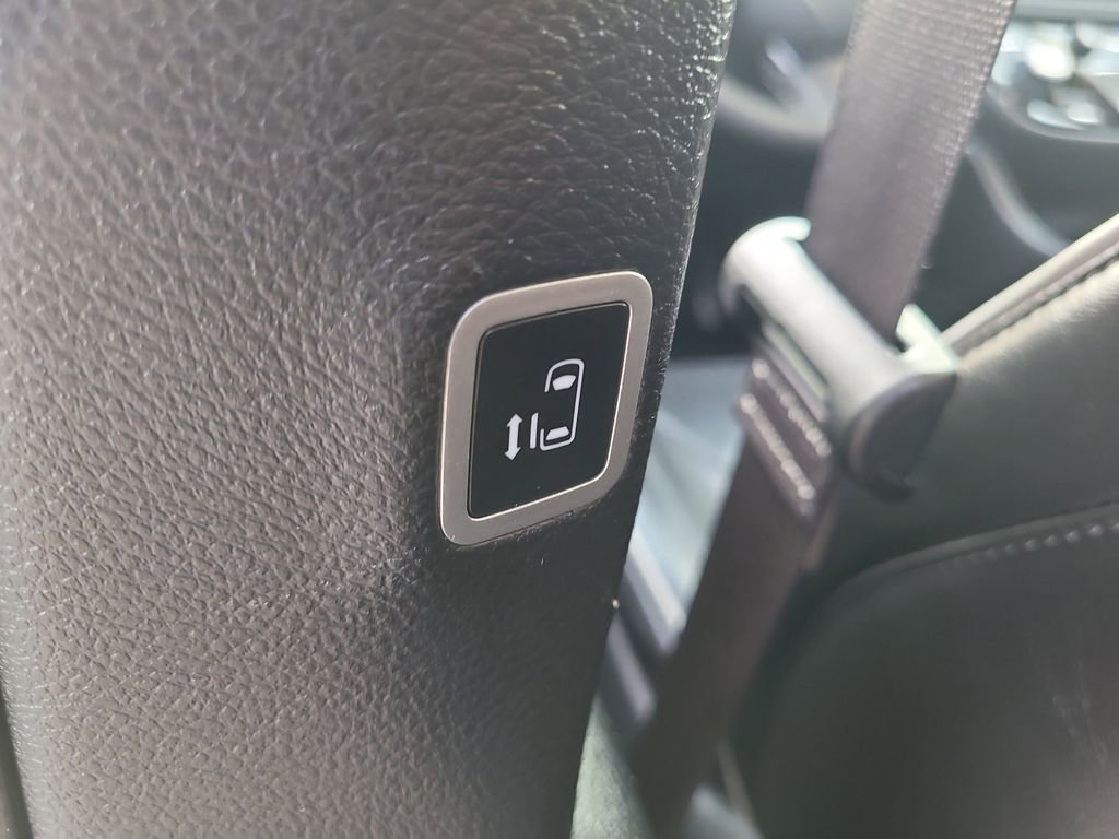 Certified 2025 Chrysler Pacifica Limited image 12