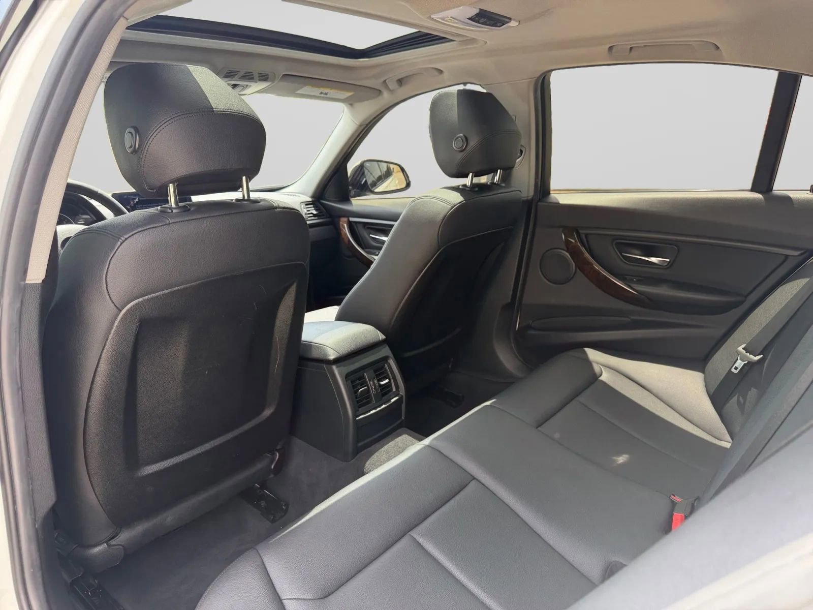 Used 2015 BMW 320i Sedan RWD image 27