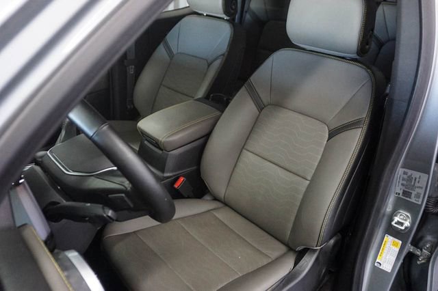 Used 2025 Chevrolet Colorado ZR2 w/ Technology Package AWD/4WD image 14