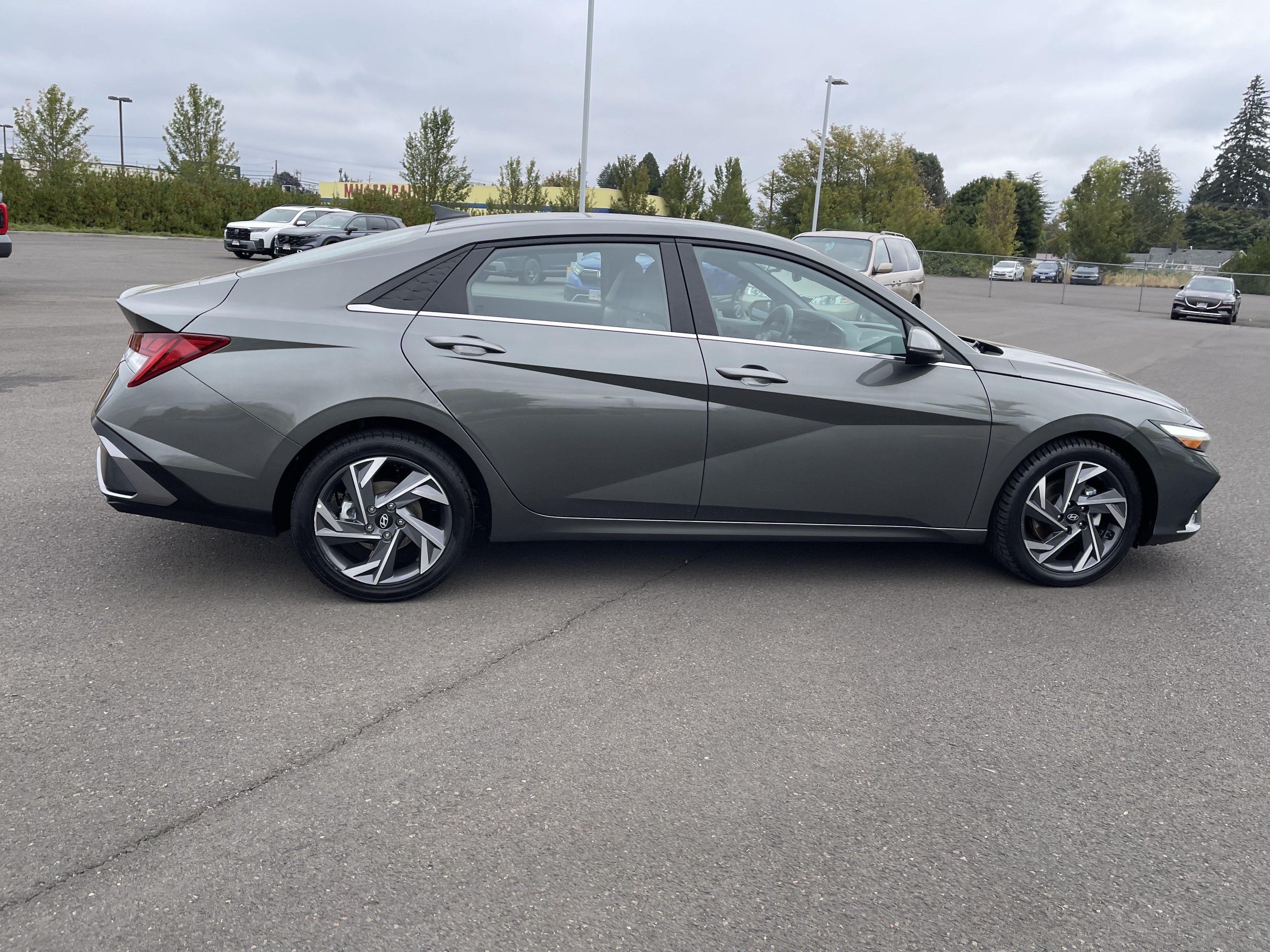 Used 2024 Hyundai Elantra Limited FWD image 6