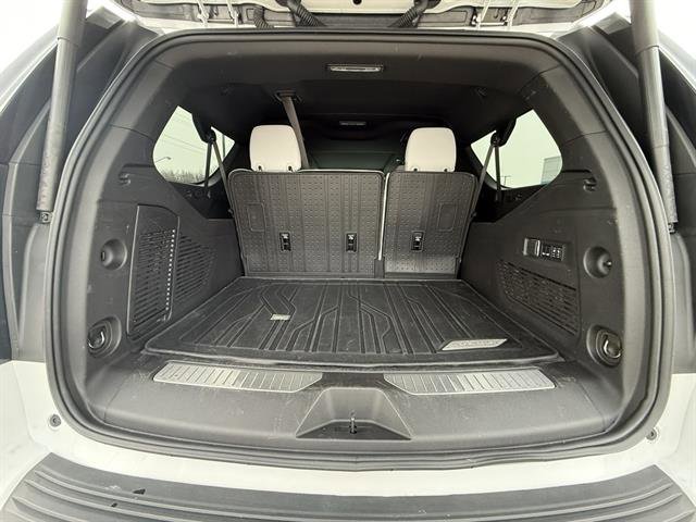 Used 2025 Chevrolet Suburban Premier image 27