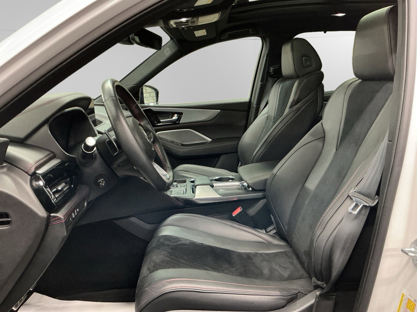 Used 2022 Acura MDX A-Spec image 9