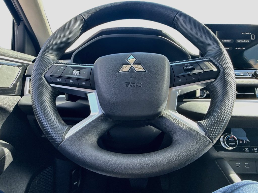 New 2026 Mitsubishi Outlander ES FWD image 11