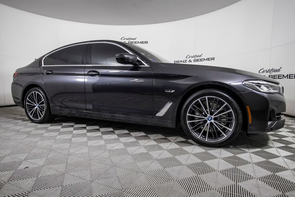 Used 2023 BMW 530e w/ Convenience Package RWD image 2