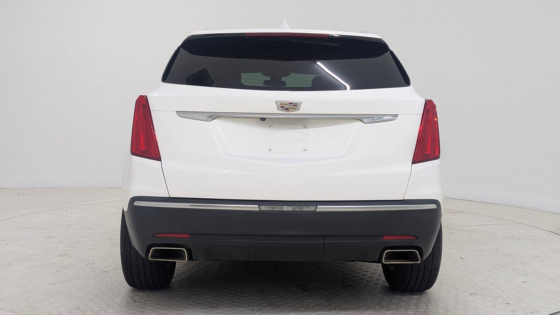 Used 2017 Cadillac XT5 Luxury w/ Driver Awareness Package image 9