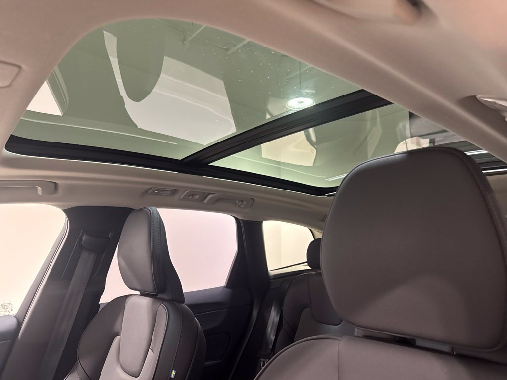 Certified 2026 Volvo XC60 B5 Plus AWD/4WD image 16