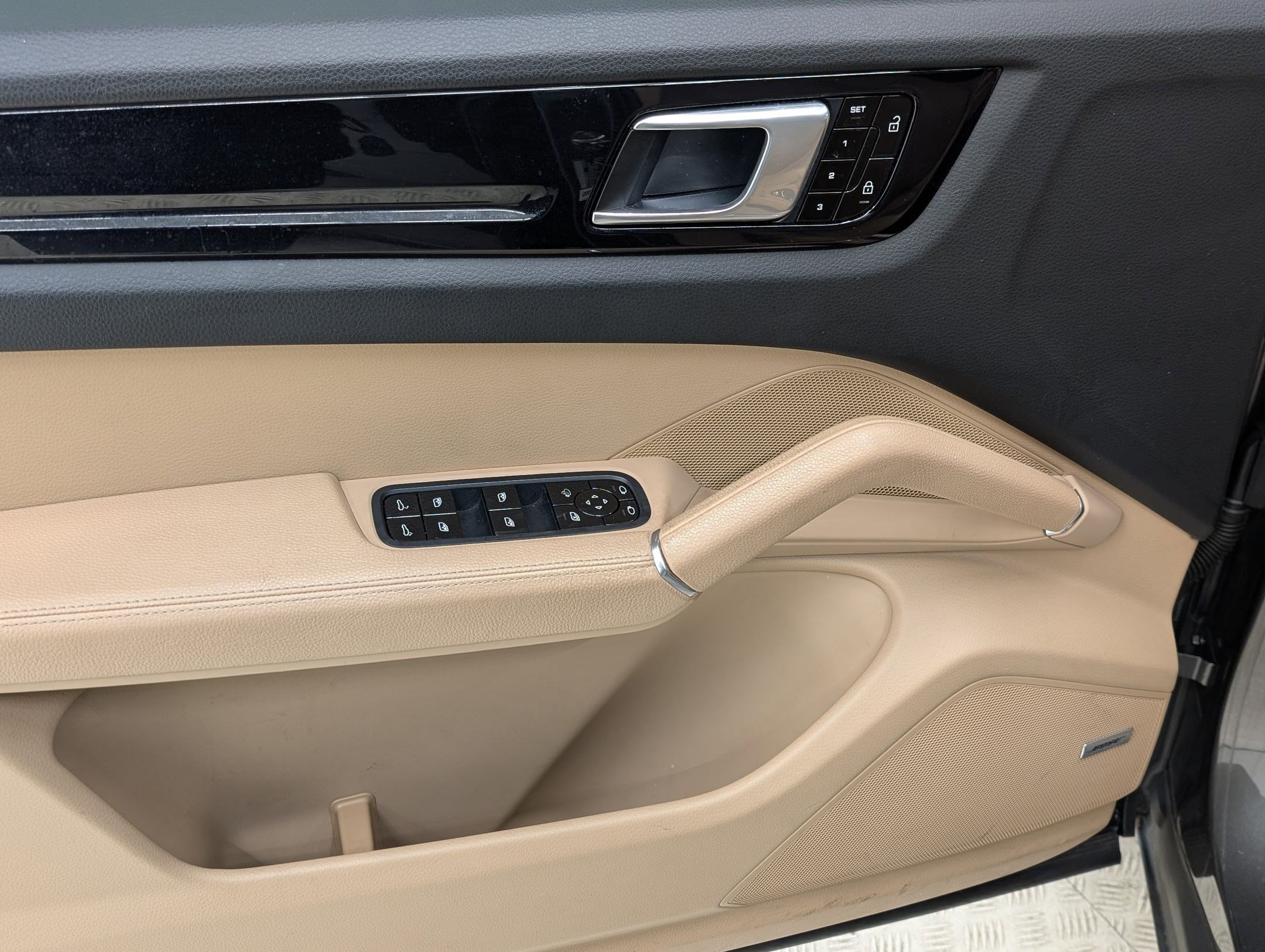 Used 2021 Porsche Cayenne image 14