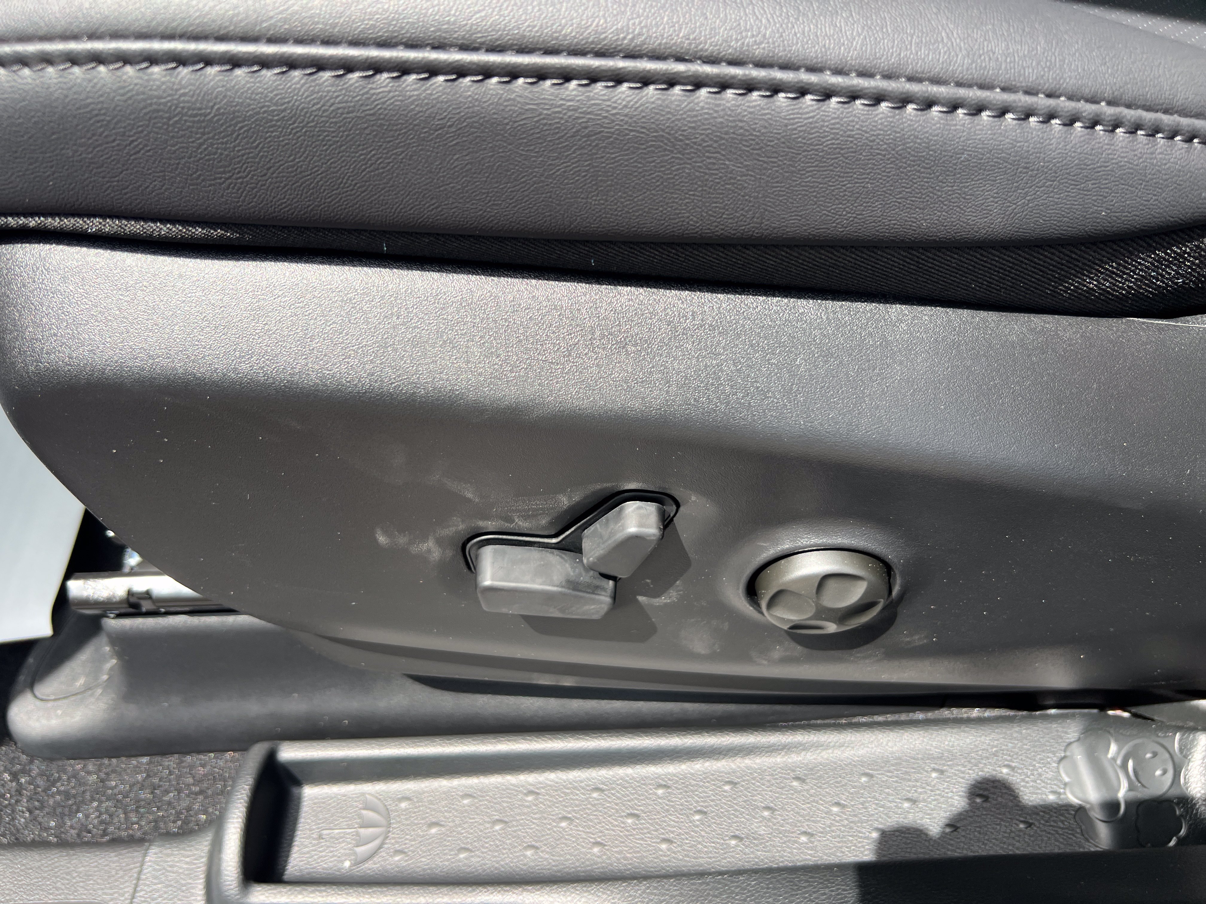 New 2027 Chrysler Pacifica Select FWD image 16