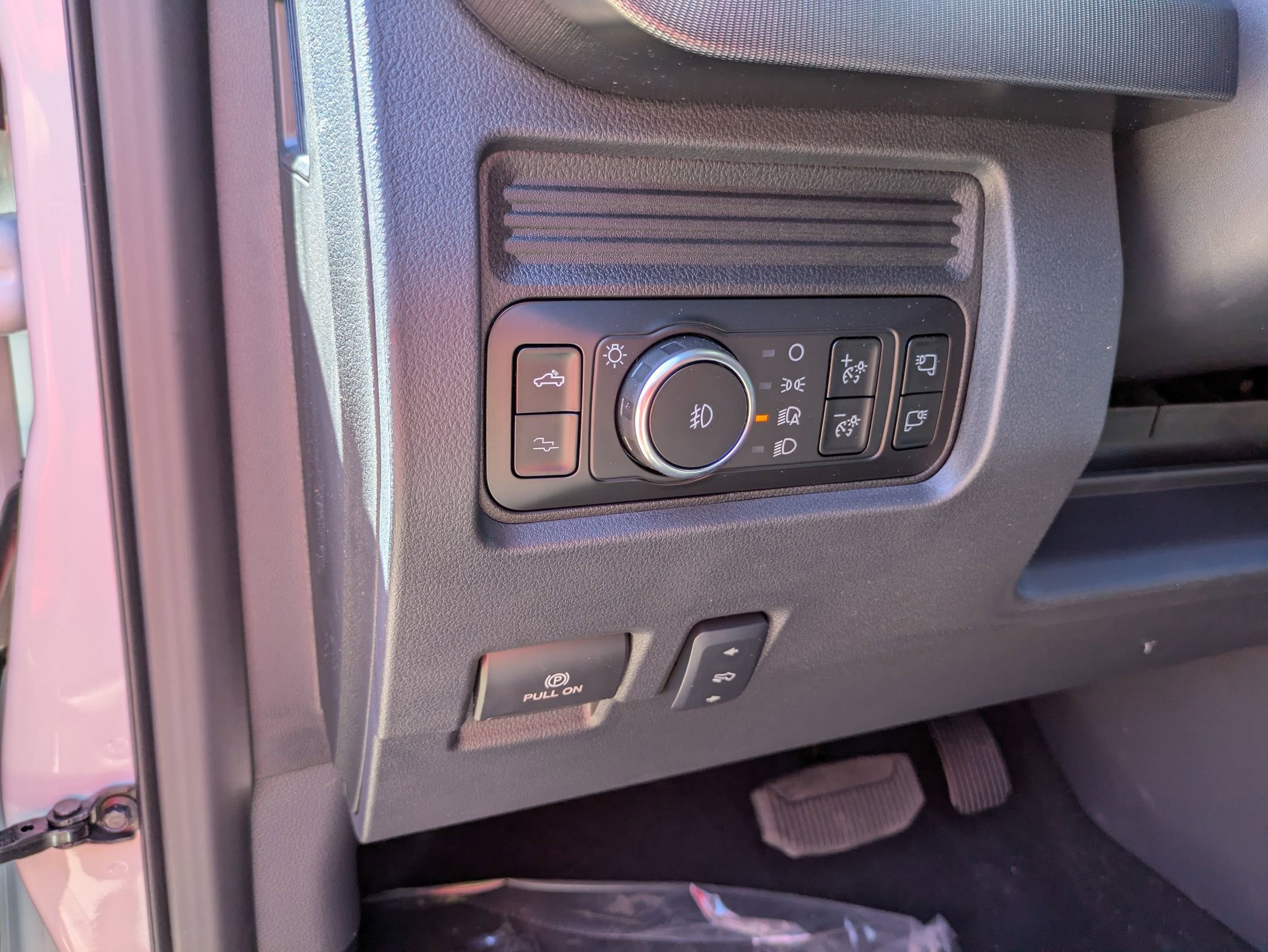 New 2026 Ford F250 Platinum w/ Tremor Off-Road Package image 18