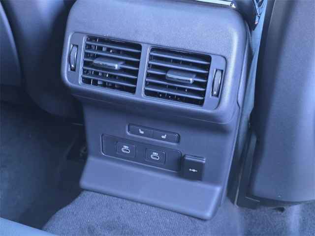 New 2025 Land Rover Range Rover Velar Dynamic SE image 28