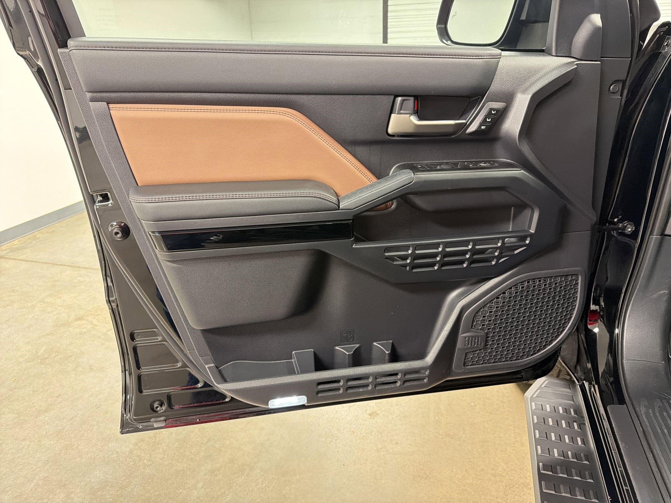 Used 2025 Toyota 4Runner Limited image 20