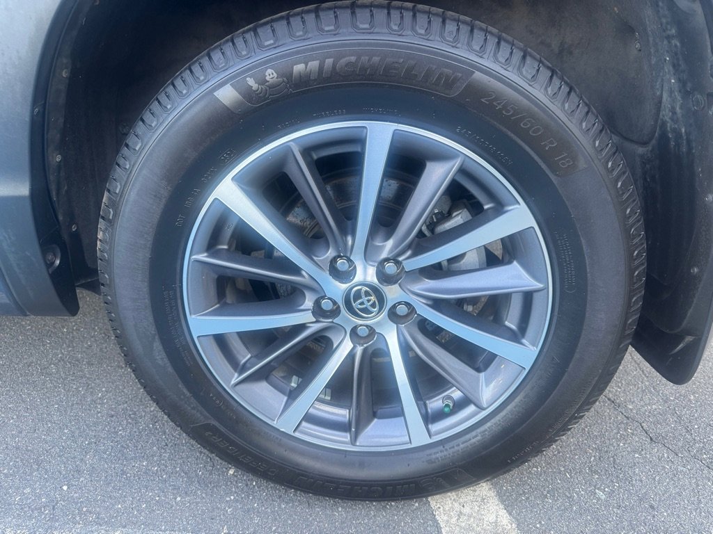 Used 2018 Toyota Highlander SE image 17