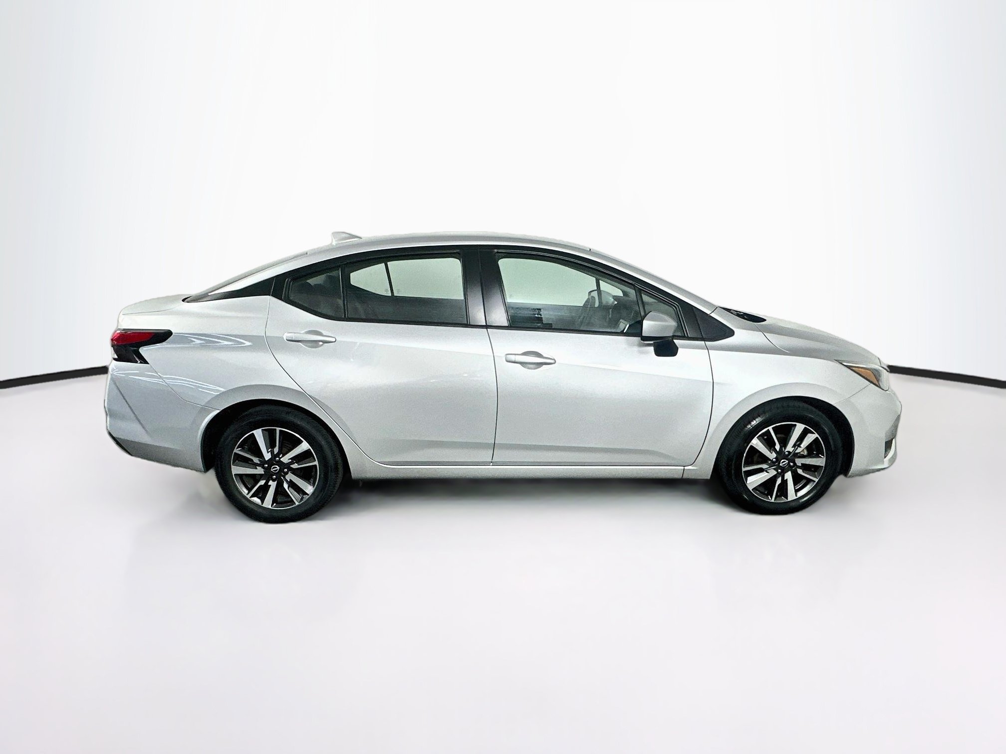 Used 2025 Nissan Versa SV FWD image 10