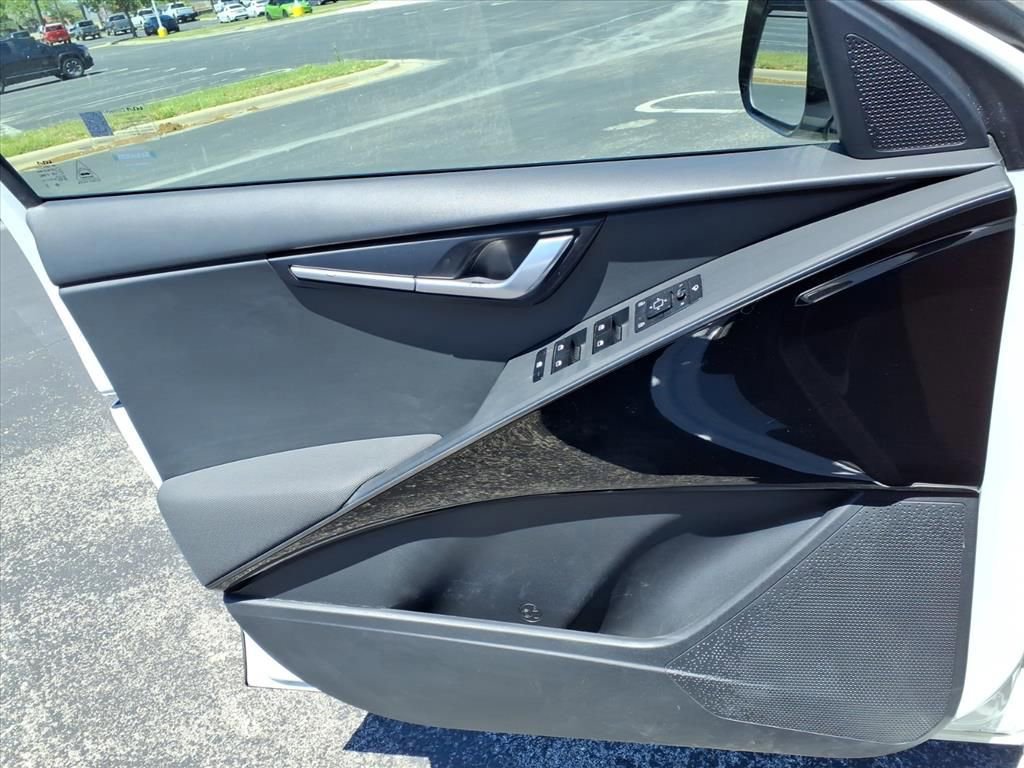 Used 2023 Kia Niro EX Touring image 12