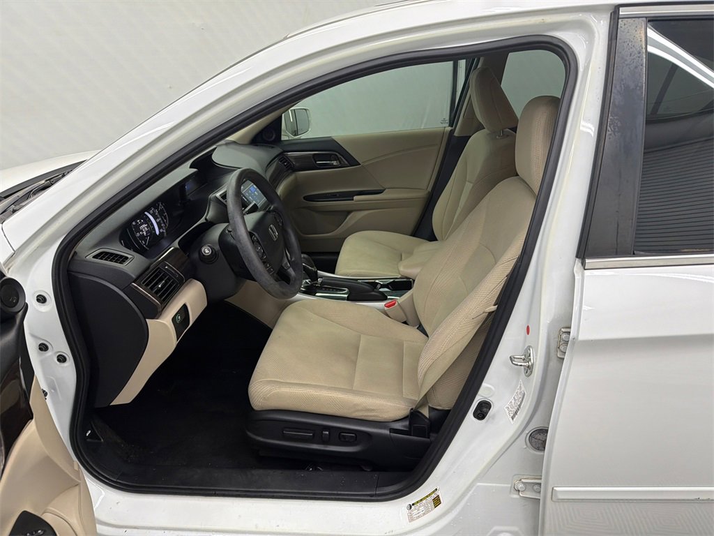 Used 2017 Honda Accord EX image 9