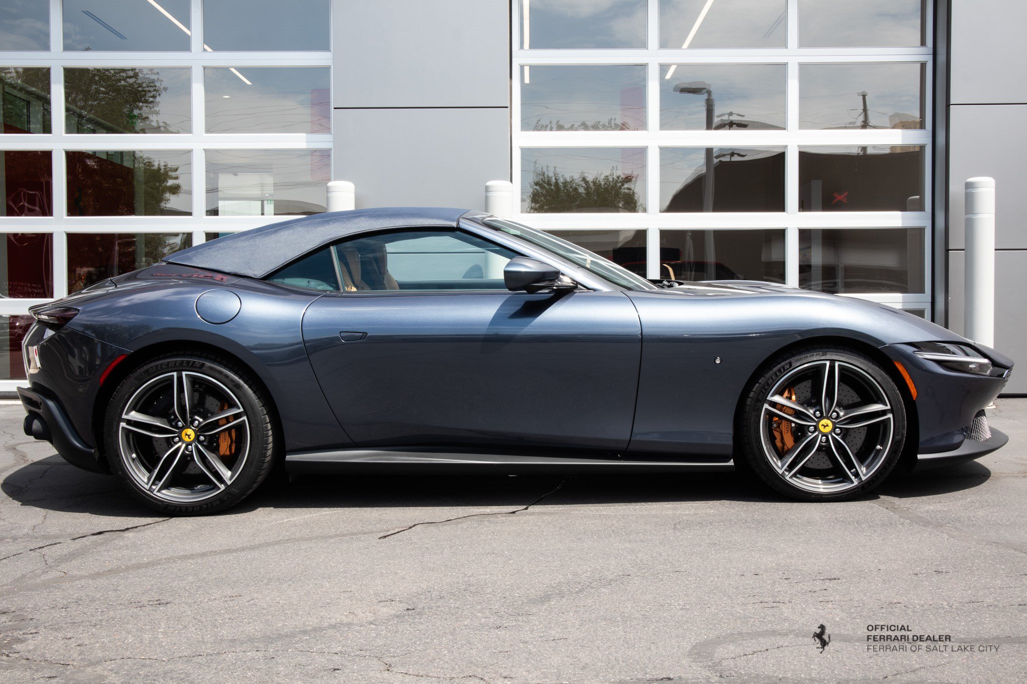 Used 2025 Ferrari Roma Spider RWD image 7