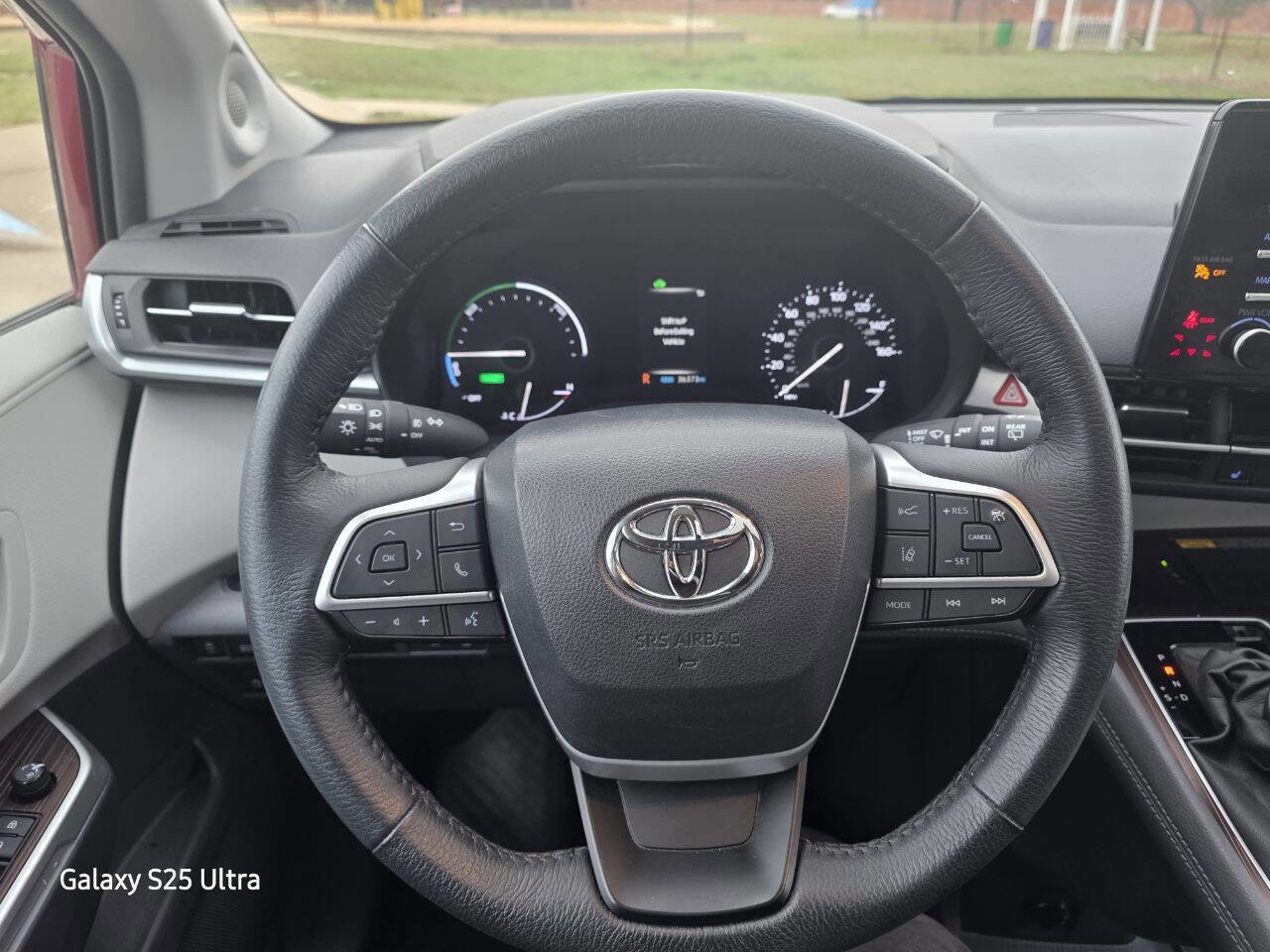 Used 2024 Toyota Sienna XLE w/ XLE Plus Package image 33