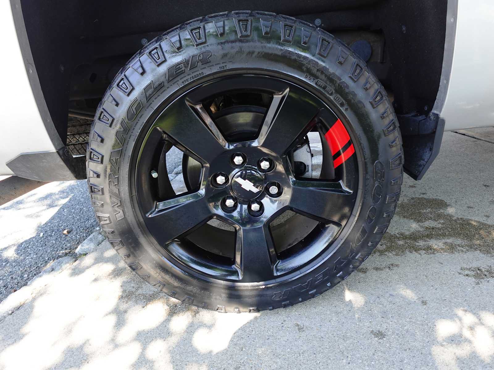 Used 2017 Chevrolet Silverado 1500 LT w/ Redline Edition AWD/4WD image 10