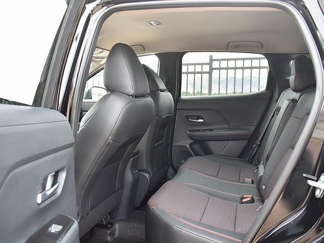 New 2026 Nissan Kicks SR w/ Cold Weather Package AWD/4WD image 8