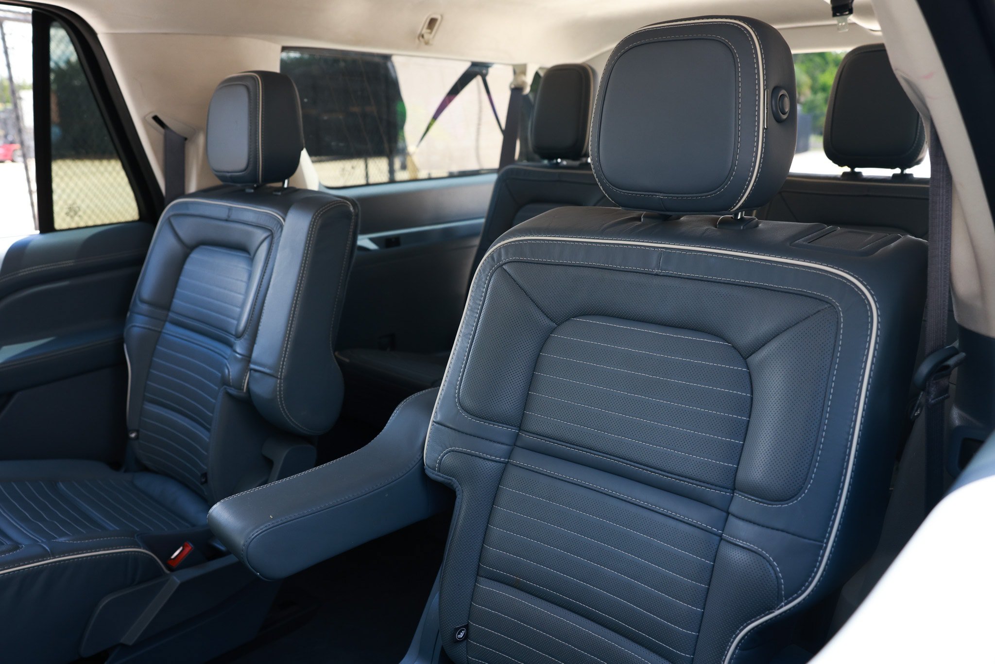 Used 2020 Lincoln Navigator L Black Label w/ Cargo Convenience Package AWD/4WD image 12