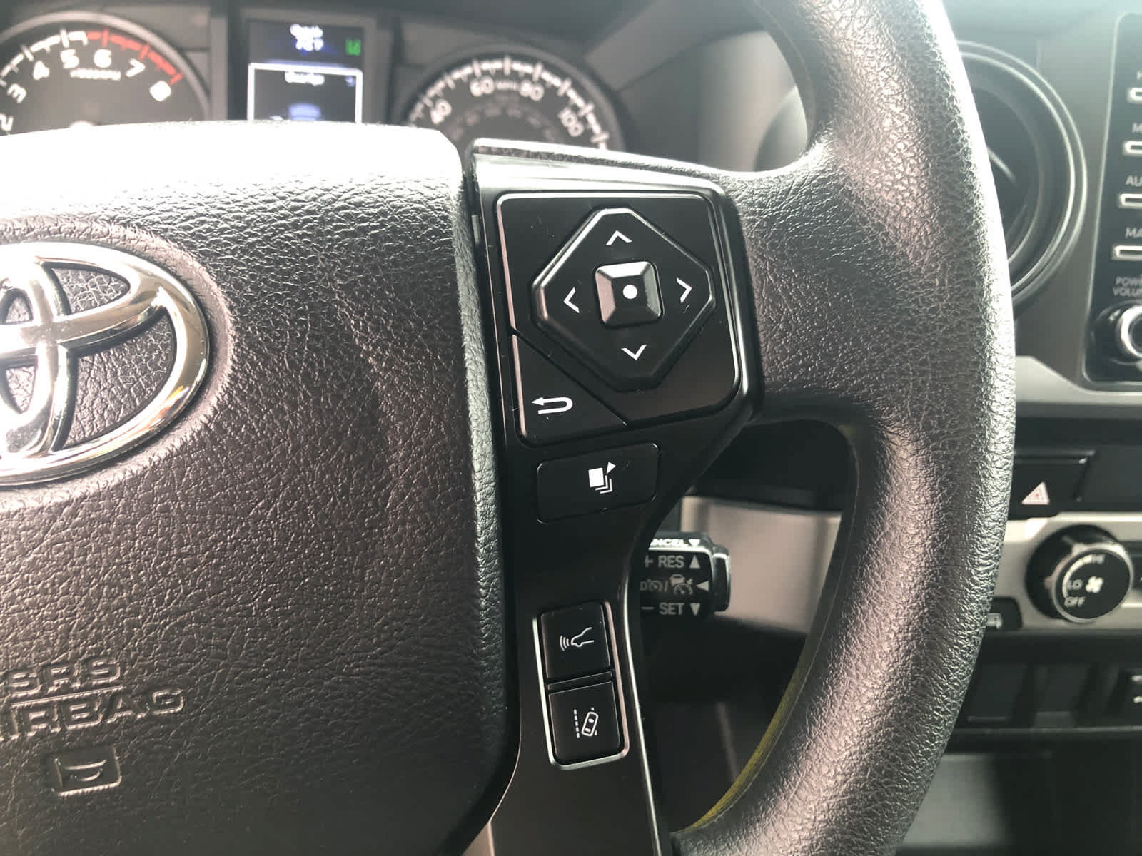 Used 2022 Toyota Tacoma SR RWD image 10
