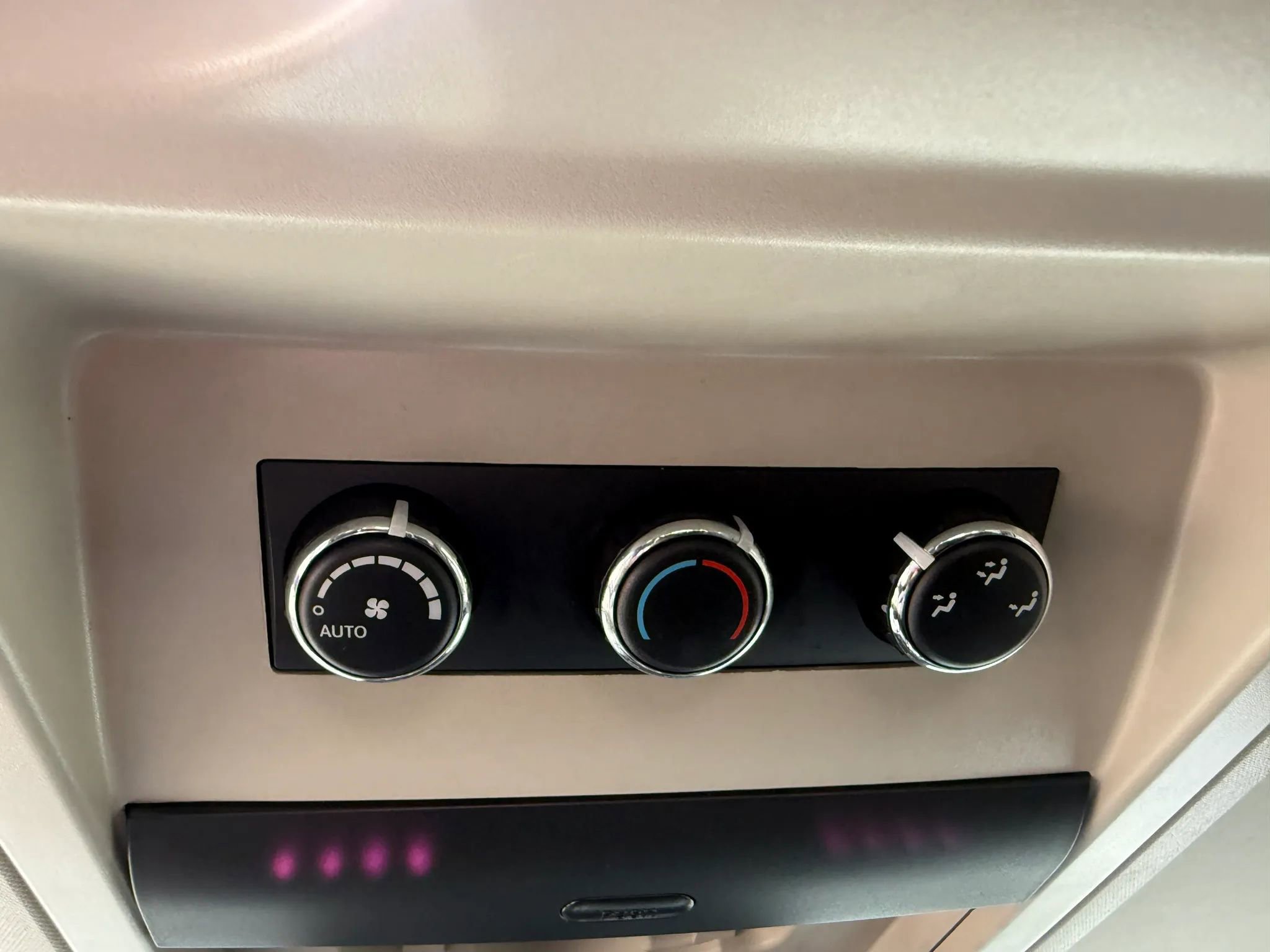 Used 2015 Chrysler Town & Country Touring FWD image 24