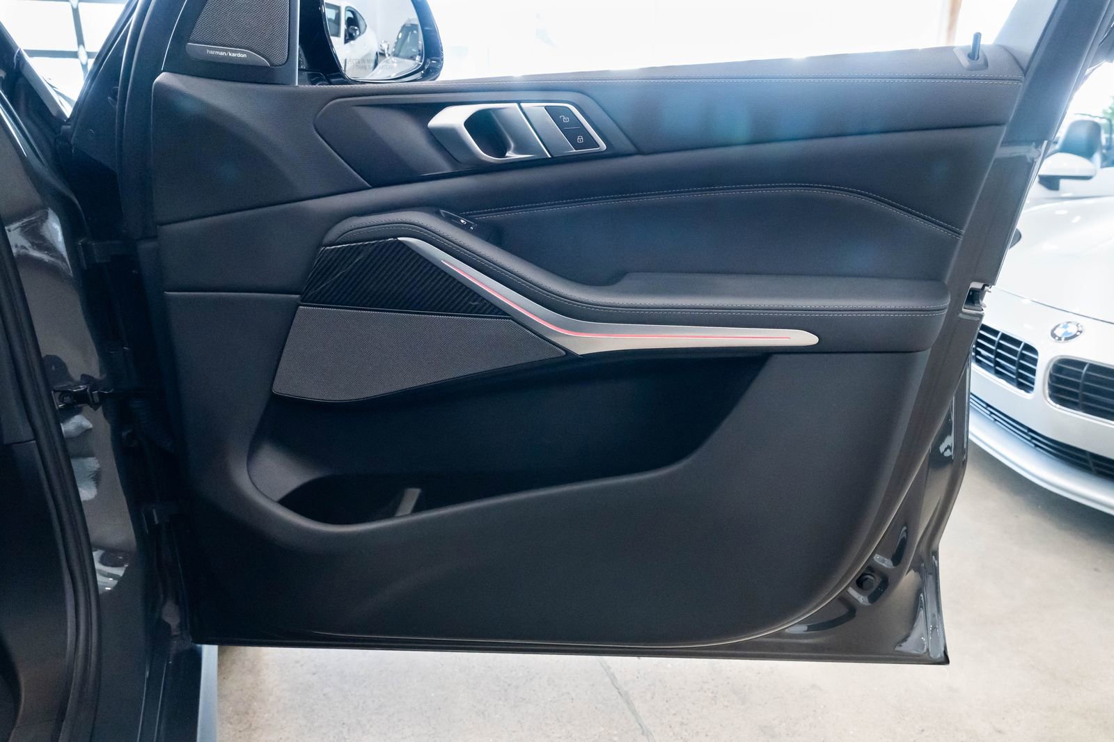 Used 2023 BMW X5 M50i w/ Executive Package image 25