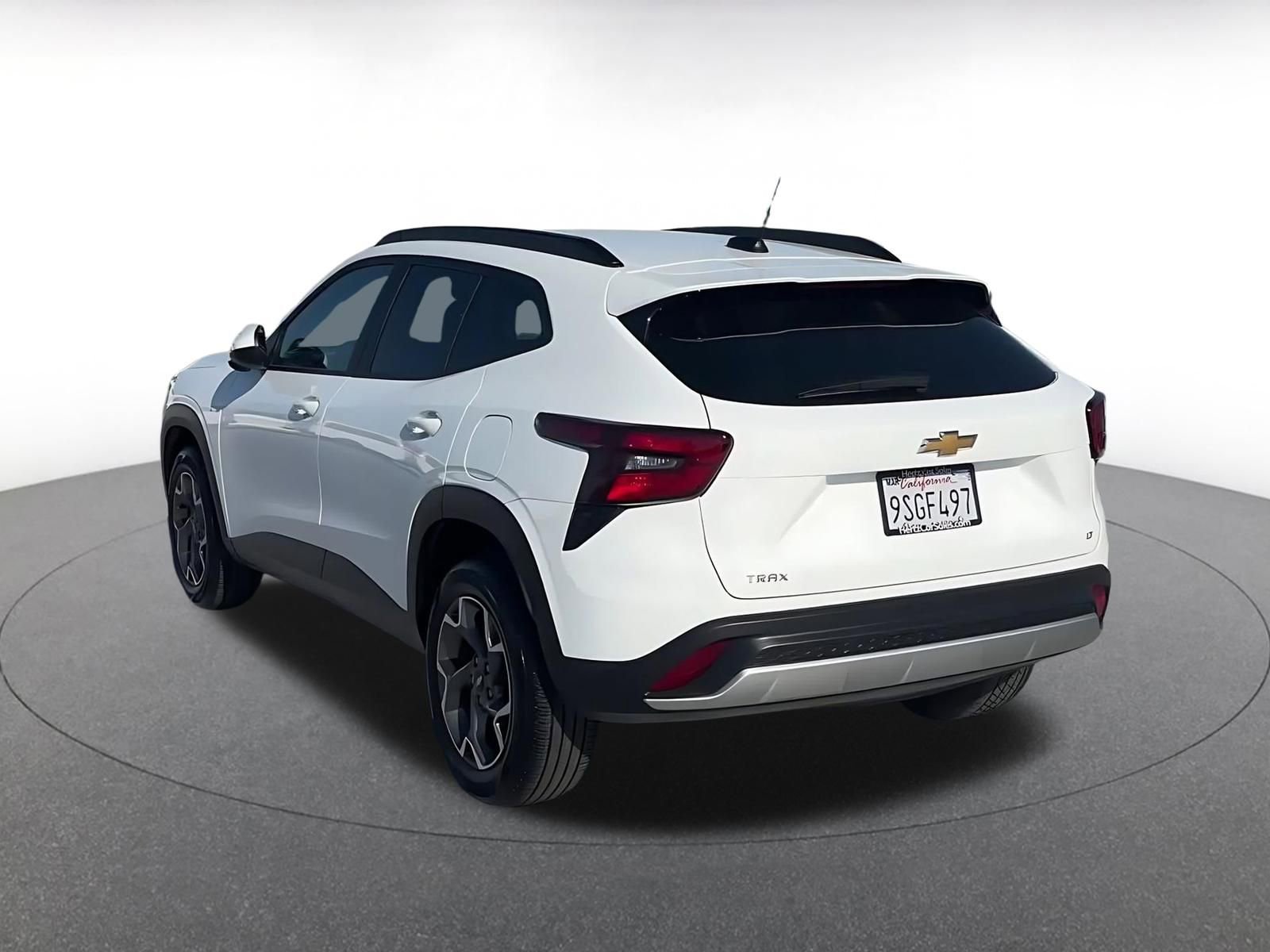 Used 2025 Chevrolet Trax LT FWD image 11