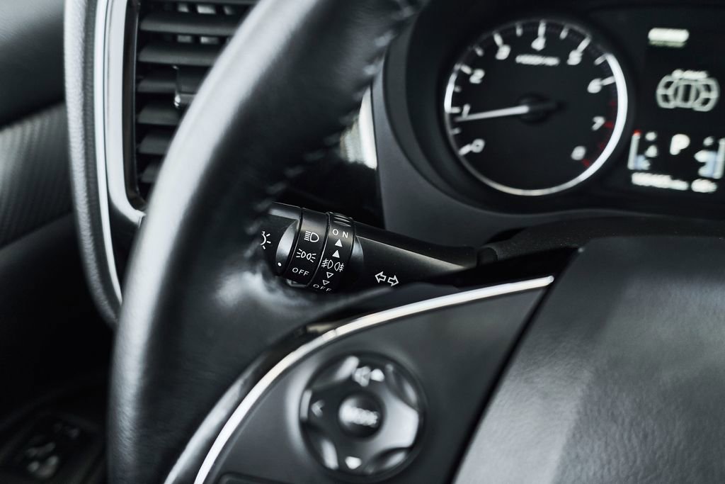 Used 2016 Mitsubishi Outlander SE AWD/4WD image 27