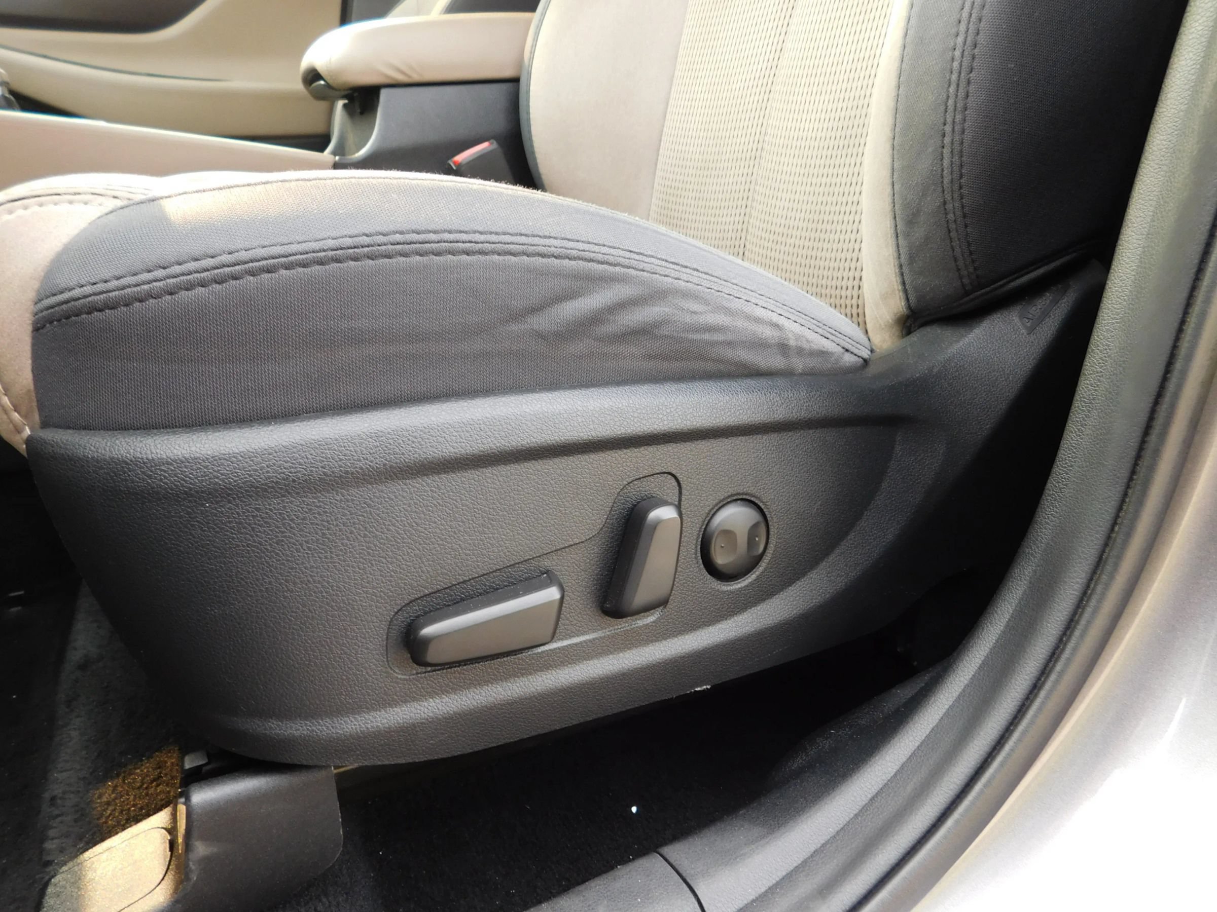 Used 2020 Hyundai Santa Fe SEL FWD image 15