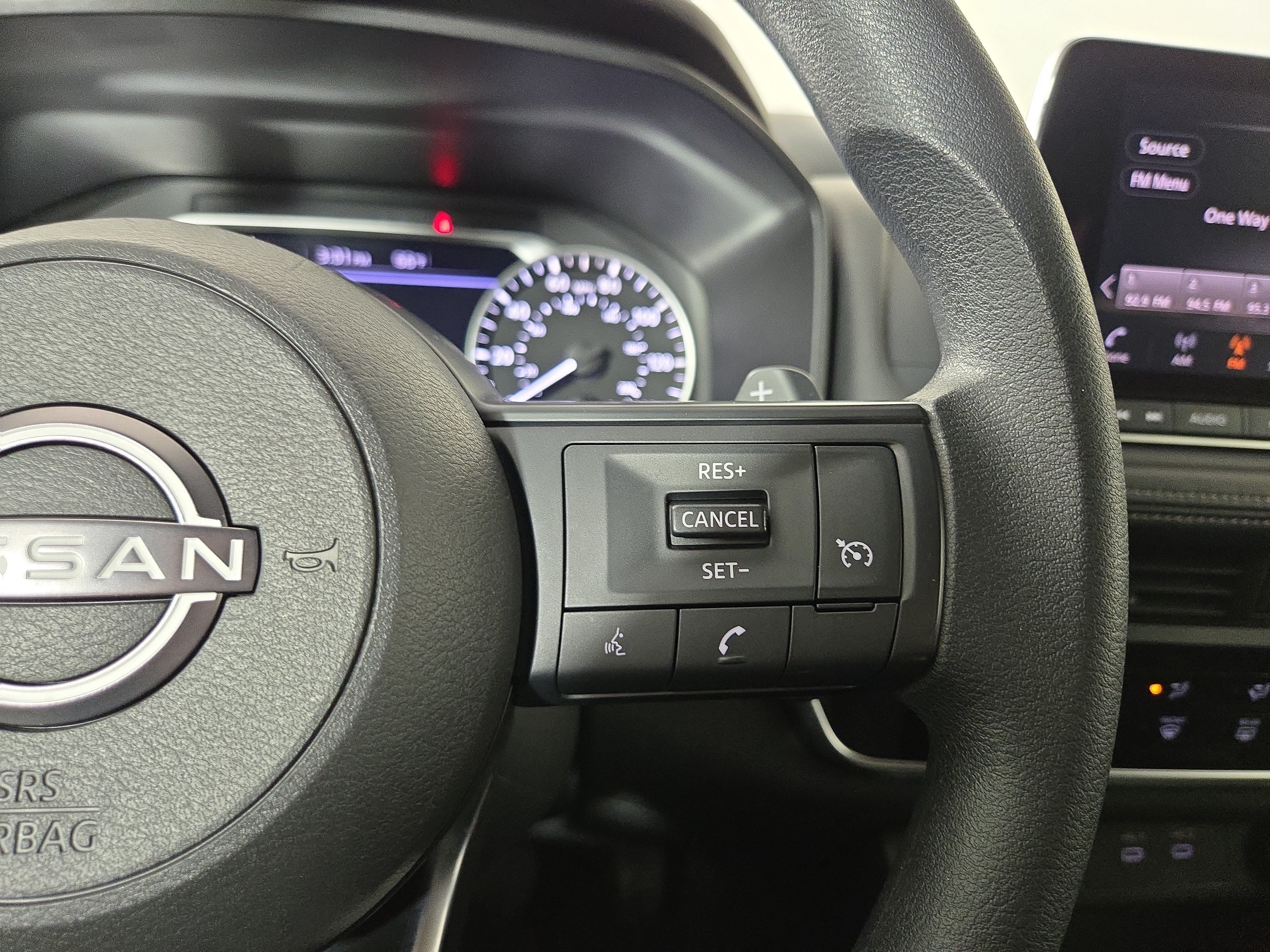 Used 2024 Nissan Rogue S AWD/4WD image 16