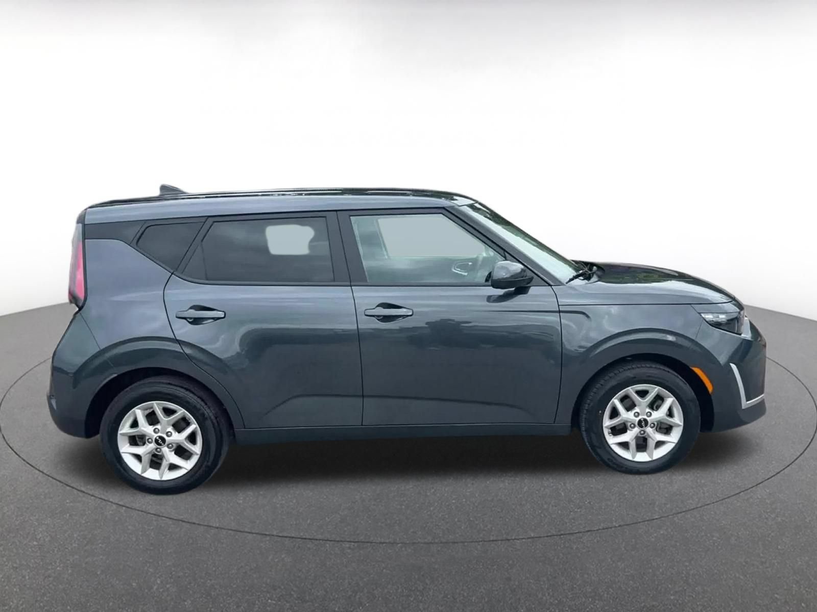 Used 2025 Kia Soul LX w/ LX Technology Package FWD image 16