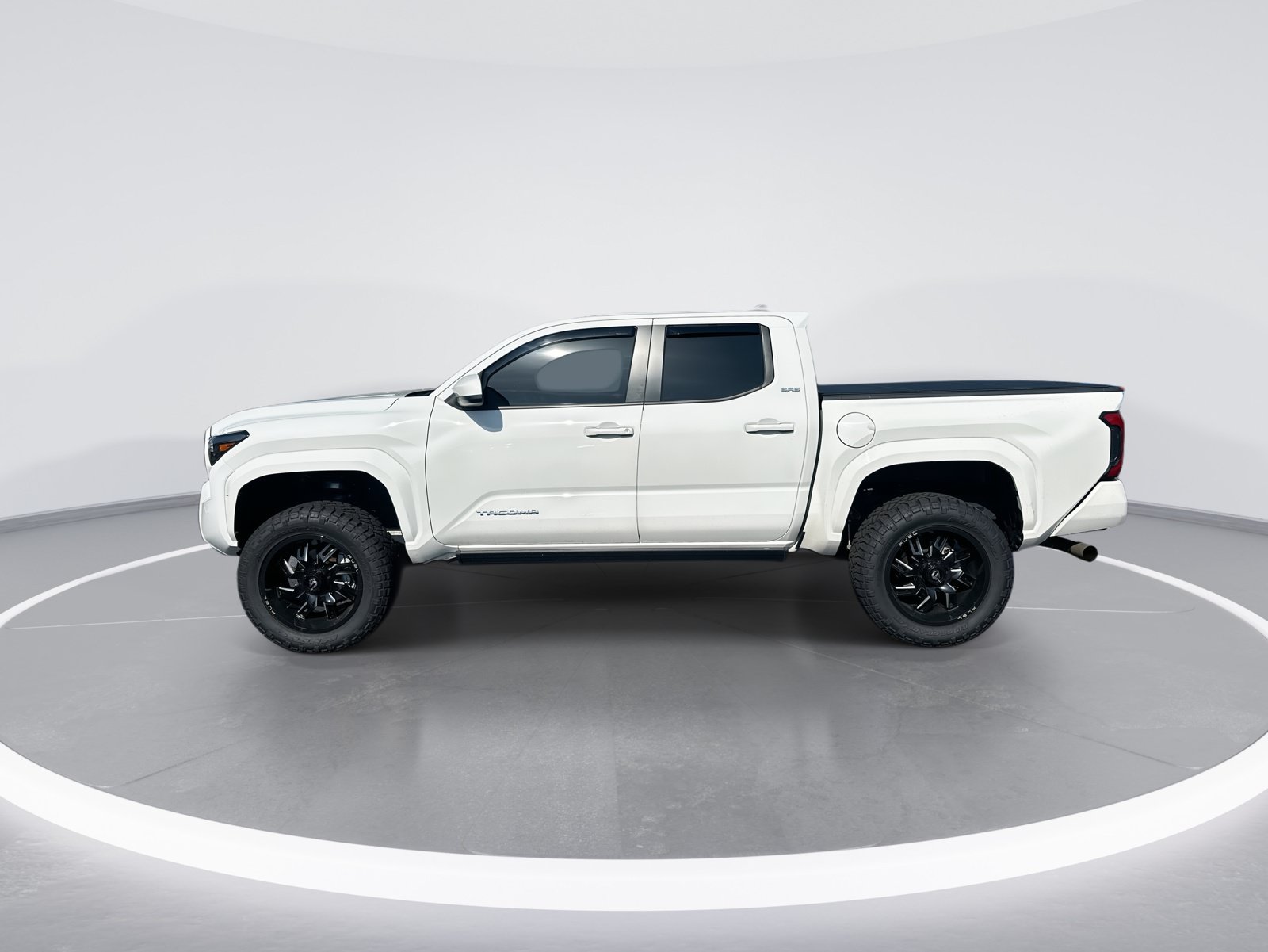 Used 2024 Toyota Tacoma SR5 AWD/4WD image 6