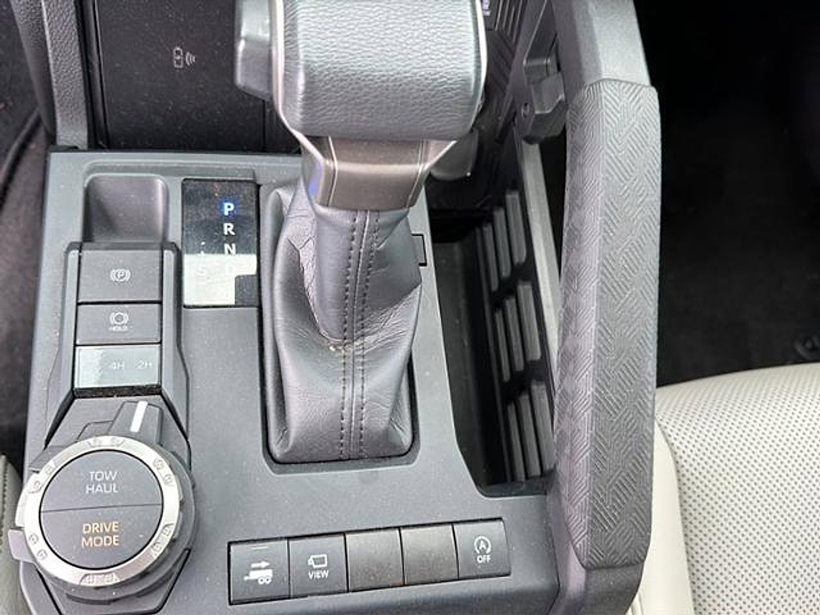 Used 2024 Toyota Tacoma Limited w/ Limited Package (LT) AWD/4WD image 15