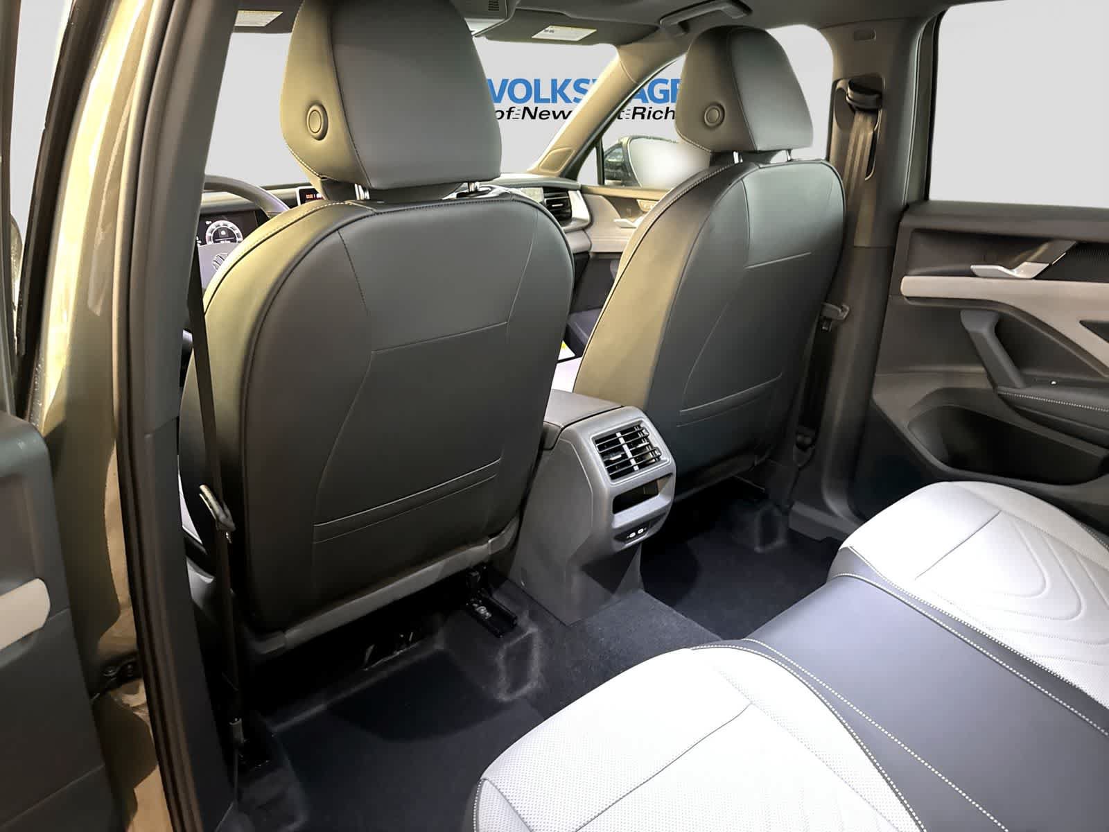 New 2026 Volkswagen Tiguan SE R-Line FWD image 25